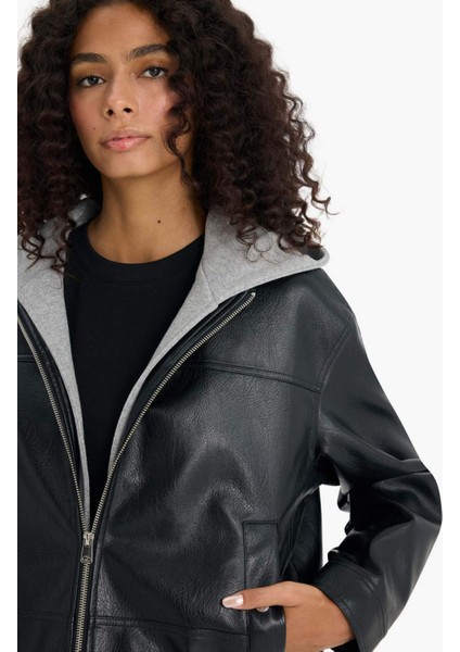 Relax Fit Çıkarılabilir Kapüşonlu Fermuarlı Suni Deri Mont E8543AX25AU