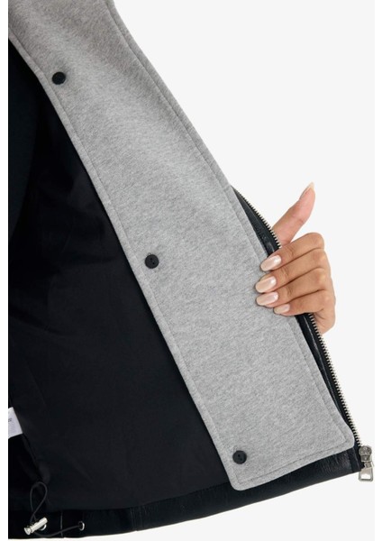 Relax Fit Çıkarılabilir Kapüşonlu Fermuarlı Suni Deri Mont E8543AX25AU