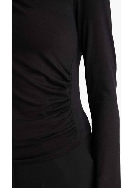 Slim Fit Dar Kesim Kayık Yaka Uzun Kollu Bluz D5300AX25AU indirimleri