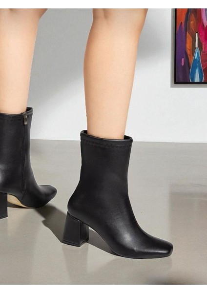 Orta Boy Topuklu Fermuarlı Küt Burun Kadın Deri Bot Bootie