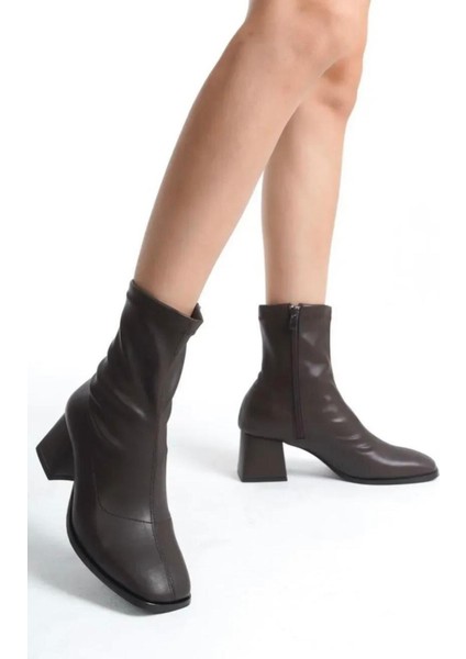 Deri Streç Bilekli Fermuarlı Ortapedik Küt Kalıp Topuklu Kadın Bot