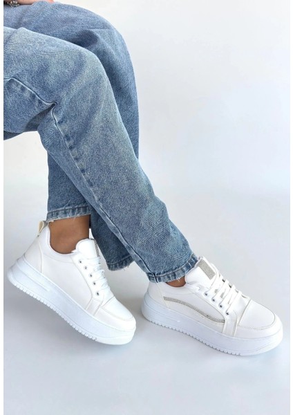 Natte Beyaz Cilt Bağcıklı Spor Ayakkabı modelleri