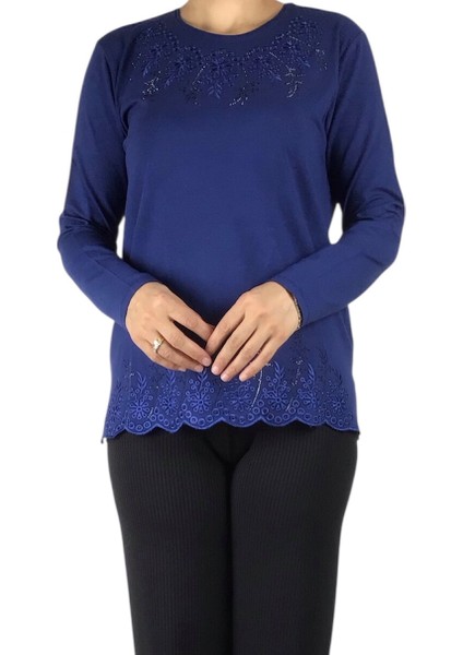 Kadın Yaka ve Etek Ucu Taş ve Işlemeli Mevsimlik Bluz