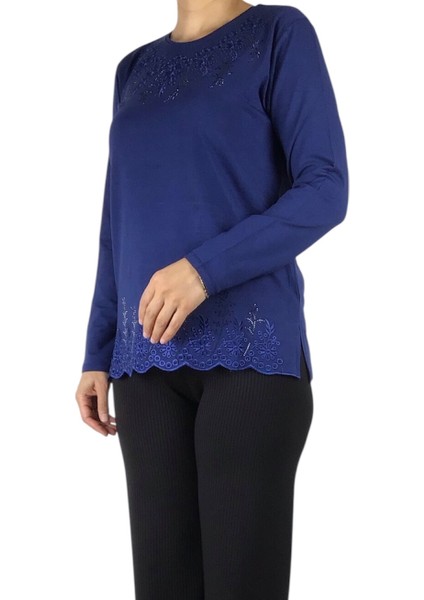 Kadın Yaka ve Etek Ucu Taş ve Işlemeli Mevsimlik Bluz modelleri