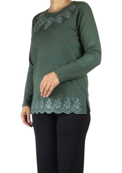 Kadın Yaka ve Etek Ucu Taş ve Işlemeli Mevsimlik Bluz