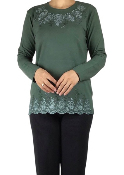 Kadın Yaka ve Etek Ucu Taş ve Işlemeli Mevsimlik Bluz modelleri