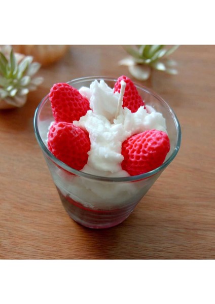 Kremalı Çilek Kokulu Soya Wax Mum fırsatları