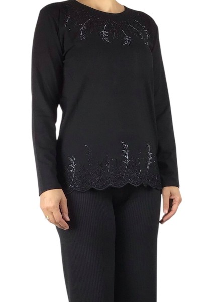 Kadın Yaka ve Etek Ucu Taş ve Işlemeli Mevsimlik Bluz modelleri