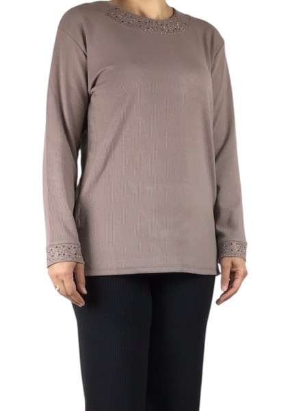 Kadın Yaka ve Kolağzı Taş Işlemeli Mevsimlik Bluz modelleri