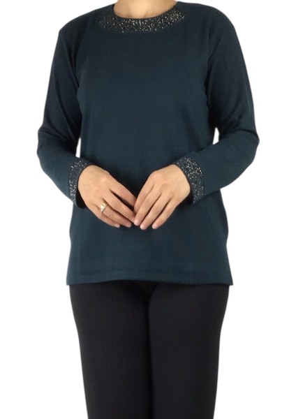 Kadın Yaka ve Kolağzı Taş Işlemeli Mevsimlik Bluz