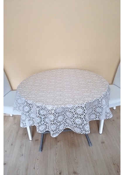 Üstü Şeffaf Muşamba Kaplama Dantel Görünüm Yuvarlak Masa Örtüsü -137 cm Çap -Beyaz Renk-Geo