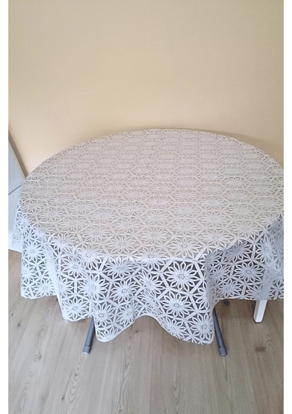 Üstü Şeffaf Muşamba Kaplama Dantel Görünüm Yuvarlak Masa Örtüsü -137 cm Çap -Beyaz Renk-Geo fiyatları