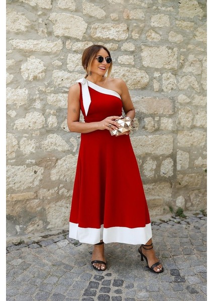 Eyesof Kadın Tek Omuzu Açık Omuzlardan Kurdela Detaylı Çift Renkli Ithal Krep Elbise