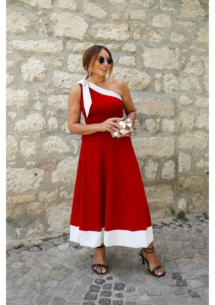 Eyesof Kadın Tek Omuzu Açık Omuzlardan Kurdela Detaylı Çift Renkli Ithal Krep Elbise modelleri