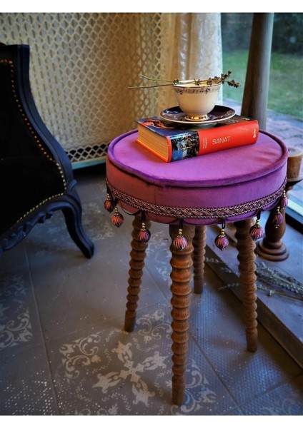 Mor Kadife Kumaştan Ahşap Ayaklı Dekoratif Puf Sehpa