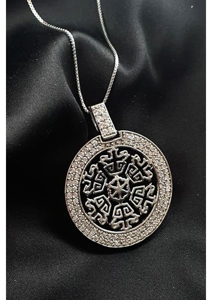 Zirkon taş detaylı italyan tasarımı 925 ayar gümüş lüks madalyon kolye