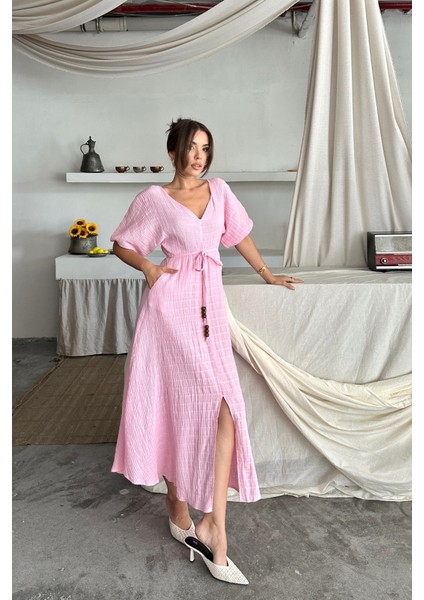 Eyesof V Yaka Bel Boncuk Bağlamalı Müslin Elbise Yırtmaç Detaylı - Pembe
