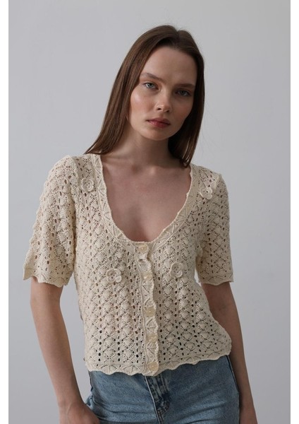 Eyesof Çiçek Detaylı Düğmeli Triko - Ekru modelleri