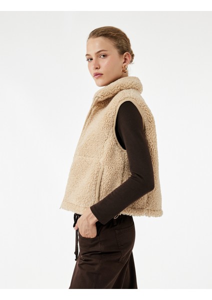 Dik Yaka Kolsuz Cepli Fermuarlı Peluş Crop Yelek