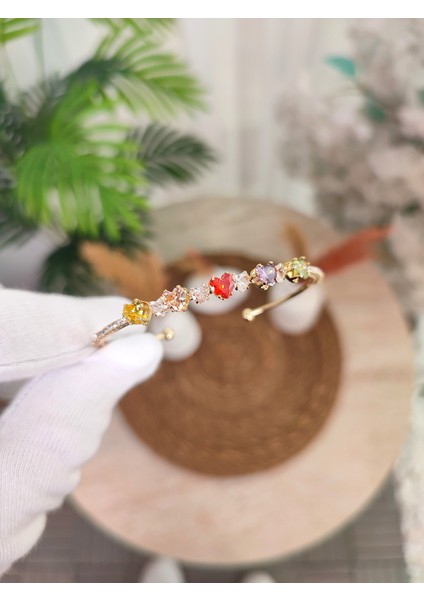 Kadın Sıralı Renkli Zirkon Taşlı Kalp Model Bileklik