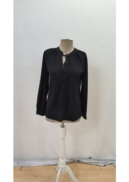 Eyesof Kadın Uzun Kollu Yakalı Yakadan Bağcıklı Düğmeli Sandy Bluz