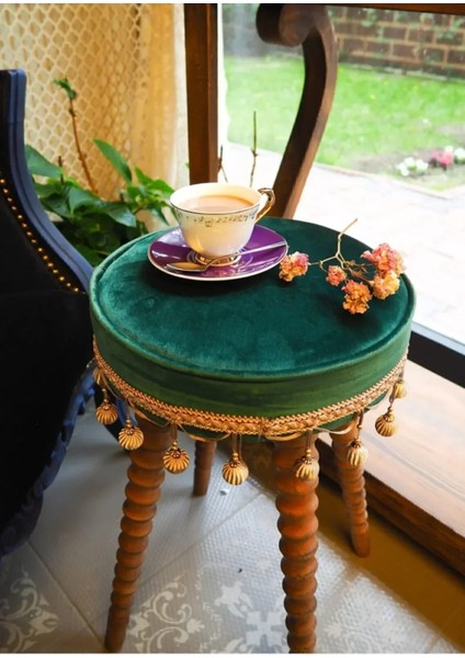 Yeşil Kadife Kumaştan Ahşap Ayaklı Dekoratif Puf Sehpa