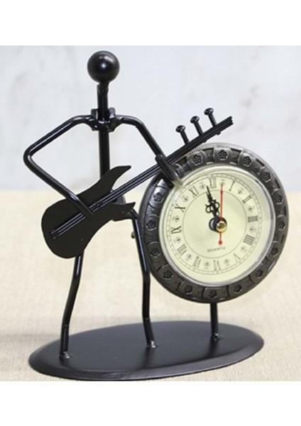 Metal Saatli Gitar Çalan Müzisyen