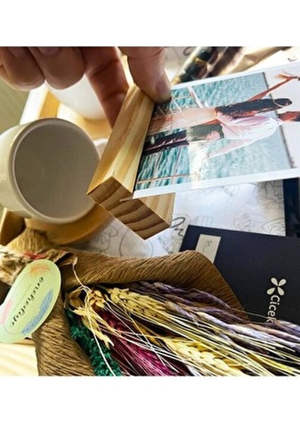 One Kişiye Özel Fotoğraflı Kuru Çiçek Buketli Porselen Fincan ve Çikolata Hediye Kutusu fiyatları