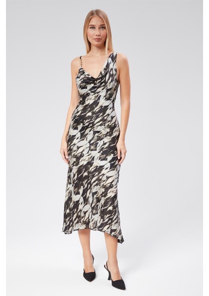 Desenli V Kesim Elbise