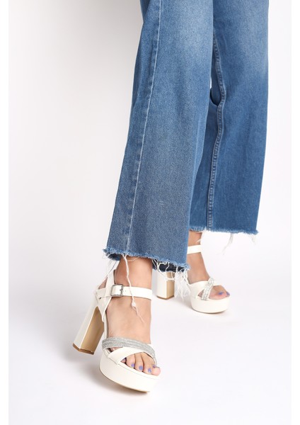 Parlak Çapraz Taş Şeritli Tokalı Kalın Yüksek Topuklu Kadın Abiye Ayakkabı