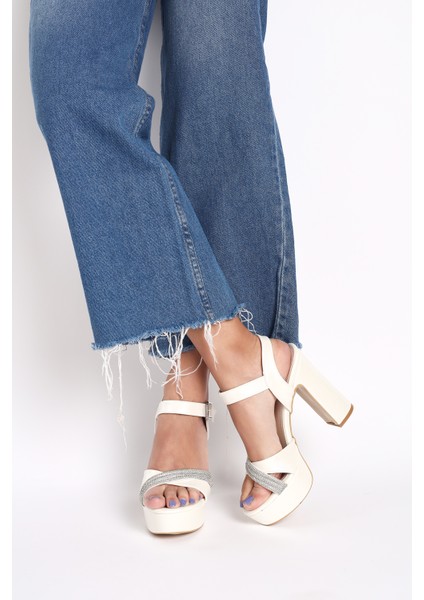 Parlak Çapraz Taş Şeritli Tokalı Kalın Yüksek Topuklu Kadın Abiye Ayakkabı fırsatları