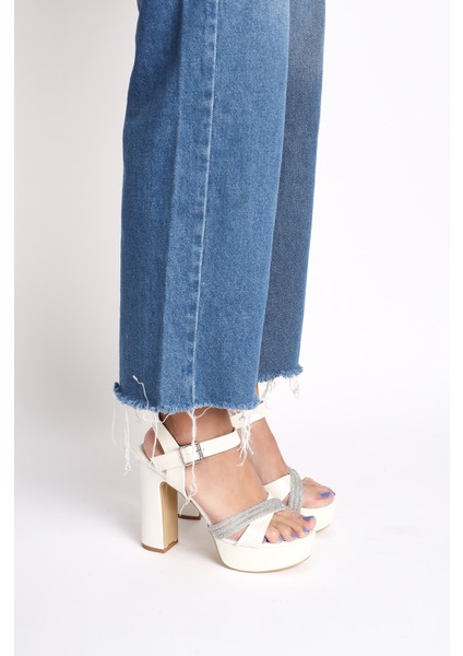 Parlak Çapraz Taş Şeritli Tokalı Kalın Yüksek Topuklu Kadın Abiye Ayakkabı