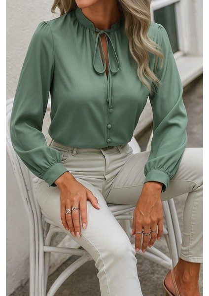 Kadın Uzun Kollu Yakalı Yakadan Bağcıklı Düğmeli Sandy Bluz
