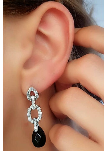 Pırlanta Işıltısında zirkon ve oniks taşlı gümüş sallantılı küpe fiyatları