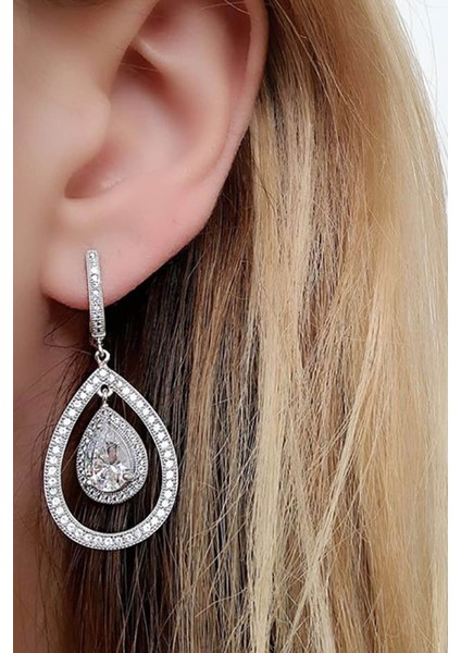 Pırlanta Işıltısında zirkon taşlı gümüş sallantılı damla model küpe fiyatları