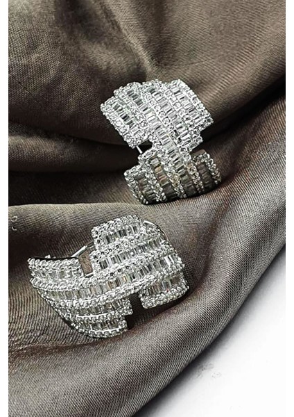 Baget kesim pırlanta ışıltısında zirkon taşlı gümüş italyan küpe