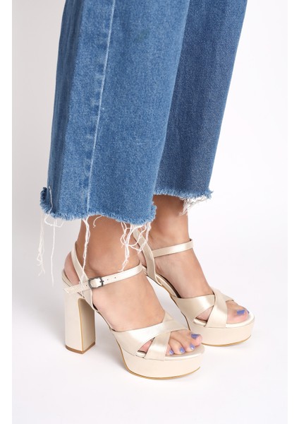 Parlak Çapraz Şeritli Tokalı Kalın Yüksek Platform Kadın Düğün Topuklu Abiye Ayakkabı fiyatları