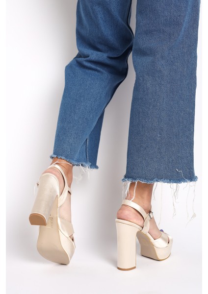 Parlak Çapraz Şeritli Tokalı Kalın Yüksek Platform Kadın Düğün Topuklu Abiye Ayakkabı fırsatları