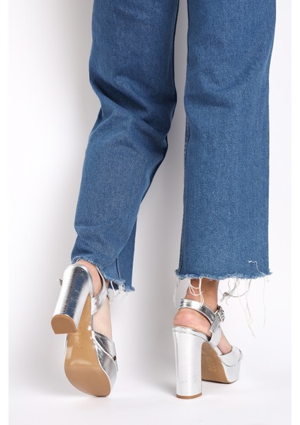 Parlak Çapraz Şeritli Tokalı Kalın Yüksek Platform Kadın Düğün Topuklu Abiye Ayakkabı