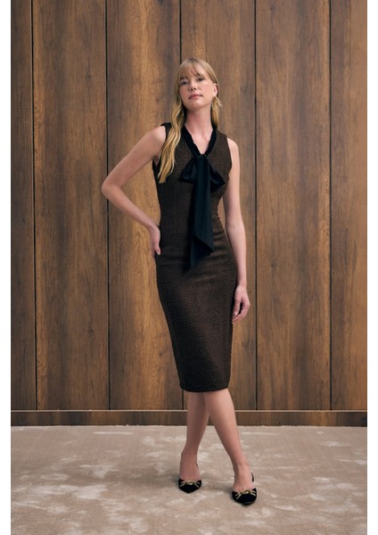 Fularlı Kolsuz Tüvit Elbise - Kahve