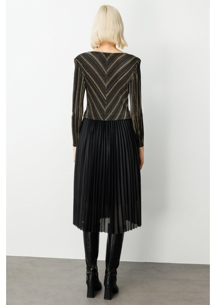 Eteği Piliseli V Yaka Elbise Siyah 04915 fırsatları