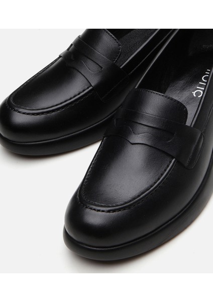 01AYH294700A100 Deri Siyah Kadın Loafer