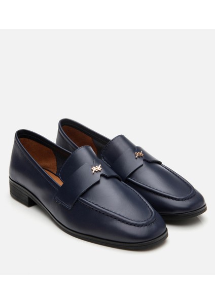 01AYH303980A680 Deri Lacivert Kadın Loafer