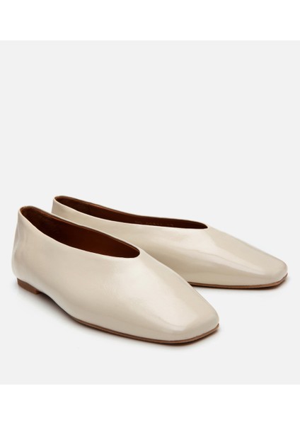 01AYH304010A310 KADIN Rugan Deri Ekru Babet