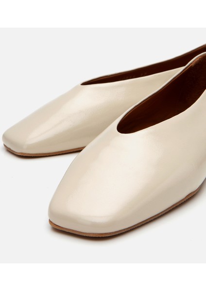 01AYH304010A310 KADIN Rugan Deri Ekru Babet