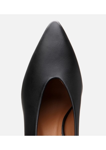 01AYH304190A100 KADIN Deri Siyah Zincir Detaylı Stiletto