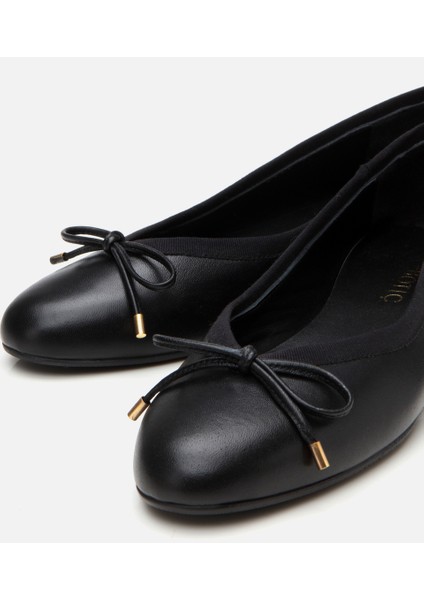 01AYH304530A100 KADIN Deri Siyah Topuk Detaylı Babet