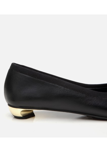 01AYH304530A100 KADIN Deri Siyah Topuk Detaylı Babet