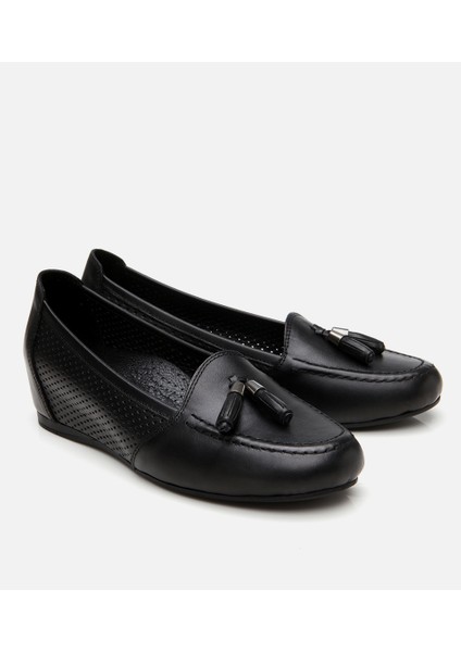01AYH309750A100 KADIN Deri Siyah Püsküllü Dolgu Topuklu Ayakkabı