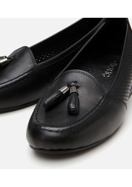 01AYH309750A100 KADIN Deri Siyah Püsküllü Dolgu Topuklu Ayakkabı